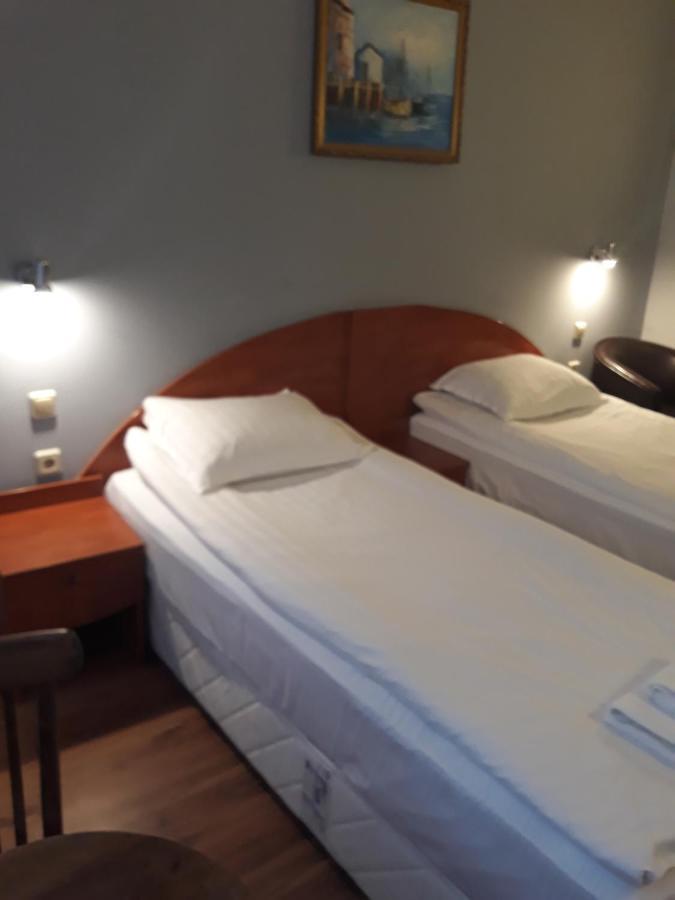 Three Dolphins Hotel With Rooftop Terracе Varna Exterior photo