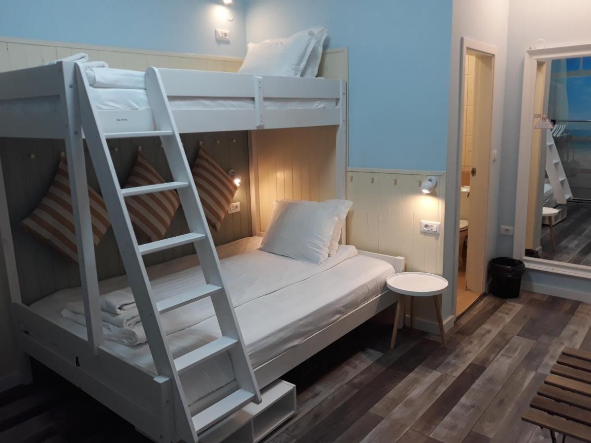 Three Dolphins Hotel With Rooftop Terracе Varna Room photo